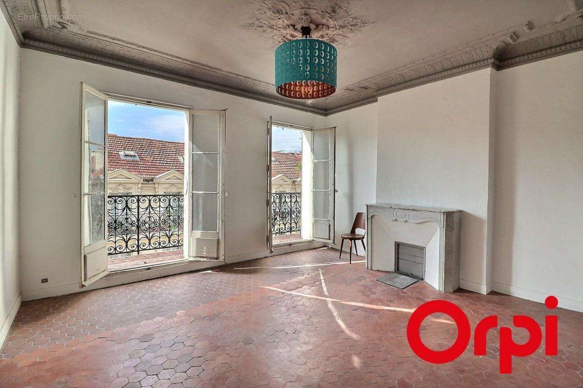 Appartement à MARSEILLE-2E