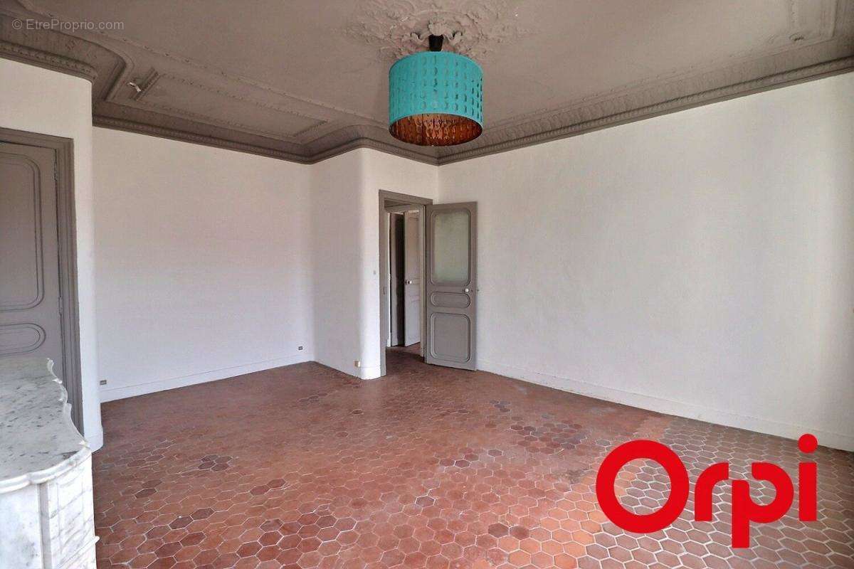 Appartement à MARSEILLE-2E