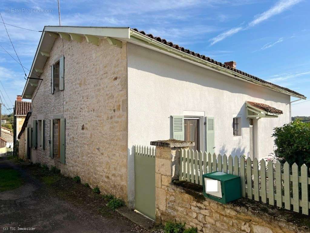 Maison à CELLEFROUIN