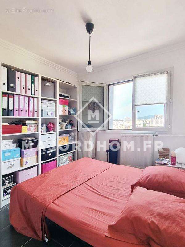 Appartement à MARSEILLE-5E