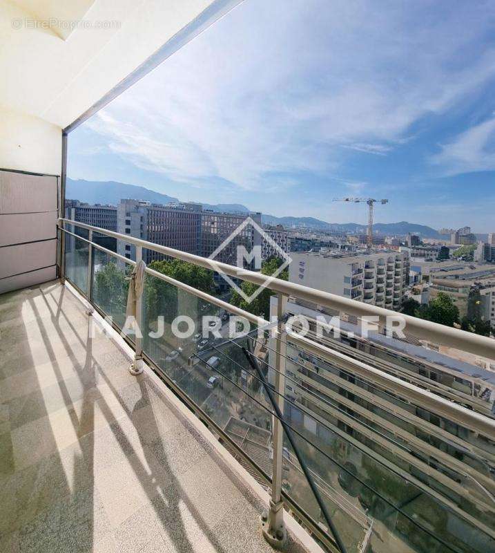 Appartement à MARSEILLE-5E