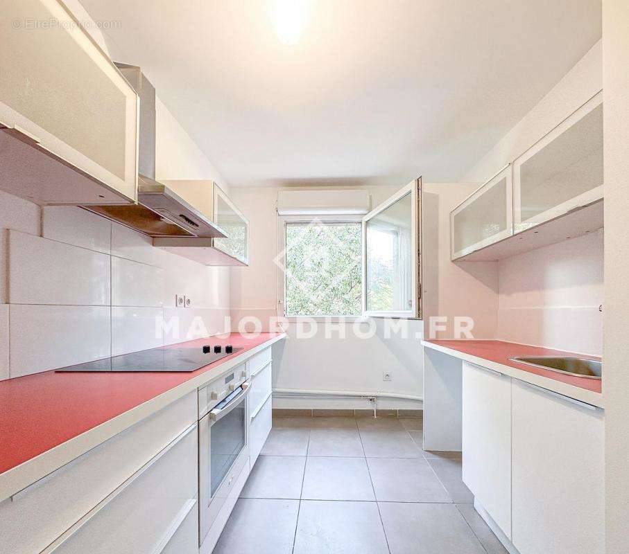 Appartement à MARSEILLE-4E