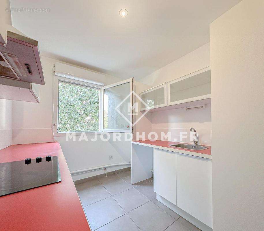 Appartement à MARSEILLE-4E