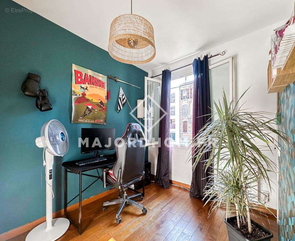 Appartement à MARSEILLE-4E