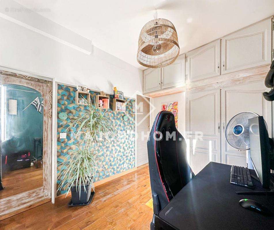 Appartement à MARSEILLE-4E