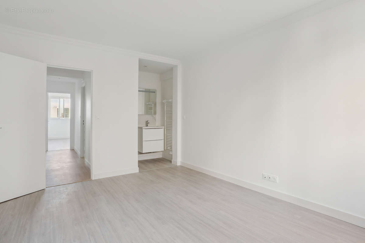 Appartement à COURBEVOIE