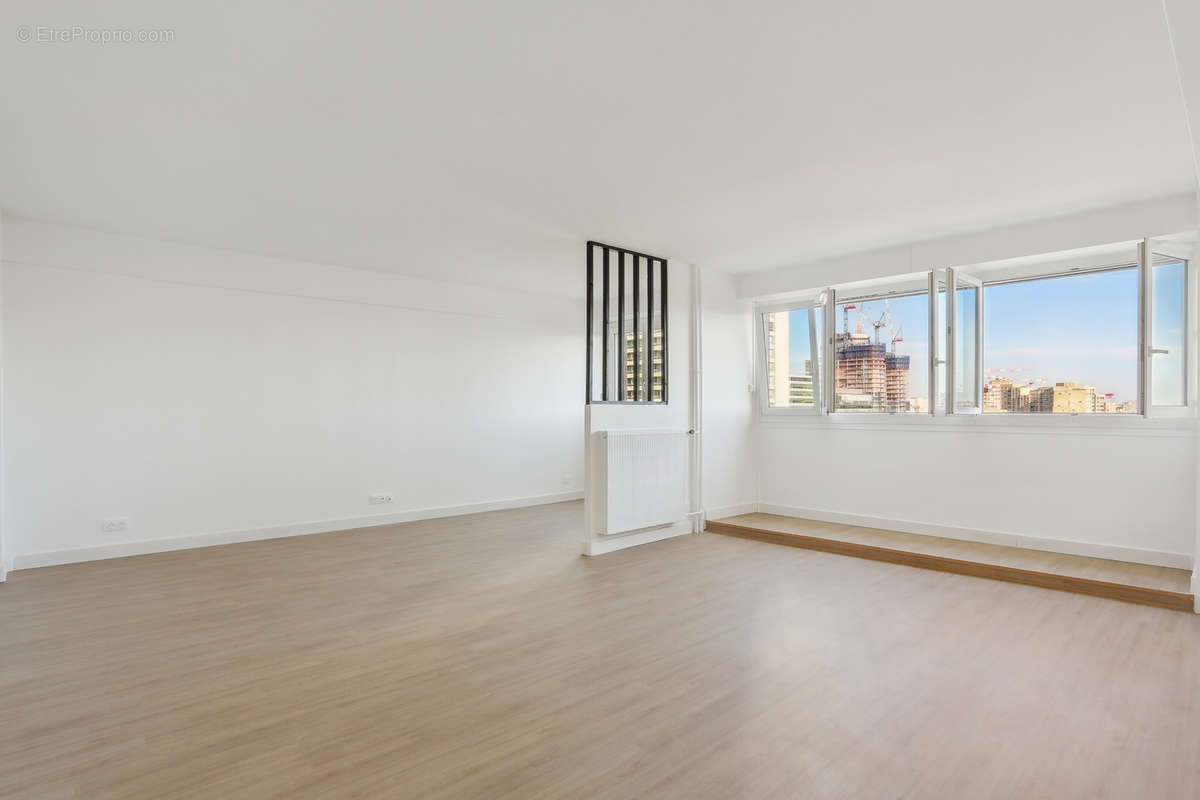 Appartement à COURBEVOIE