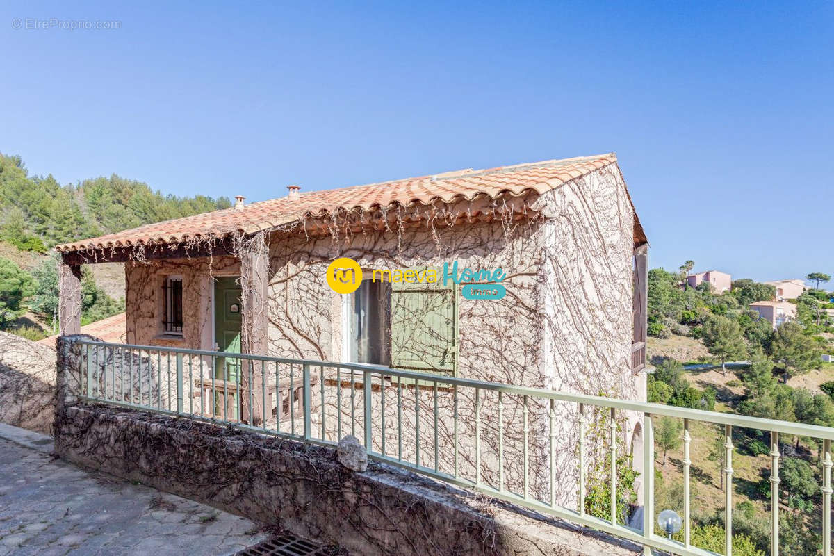 Appartement à ROQUEBRUNE-SUR-ARGENS