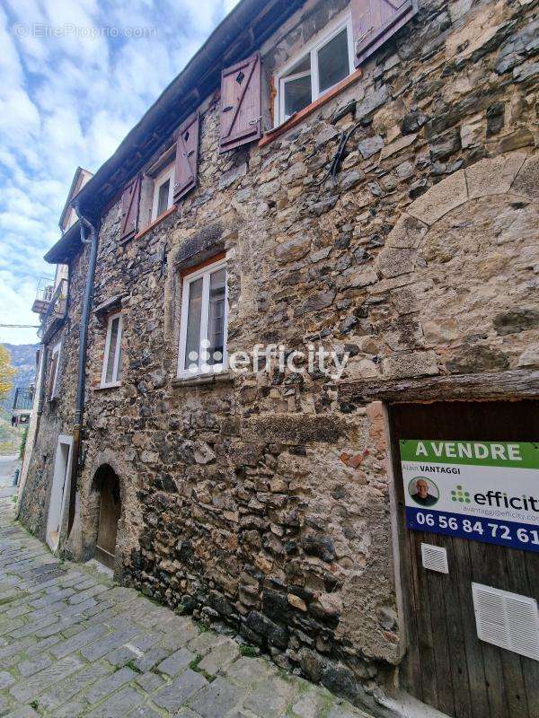 Maison à LA TOUR