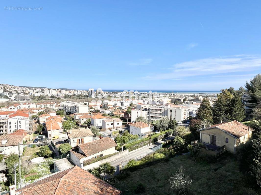 Appartement à SAINT-LAURENT-DU-VAR