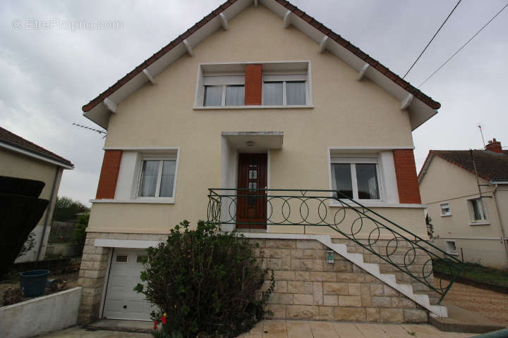 Maison à CHATELLERAULT