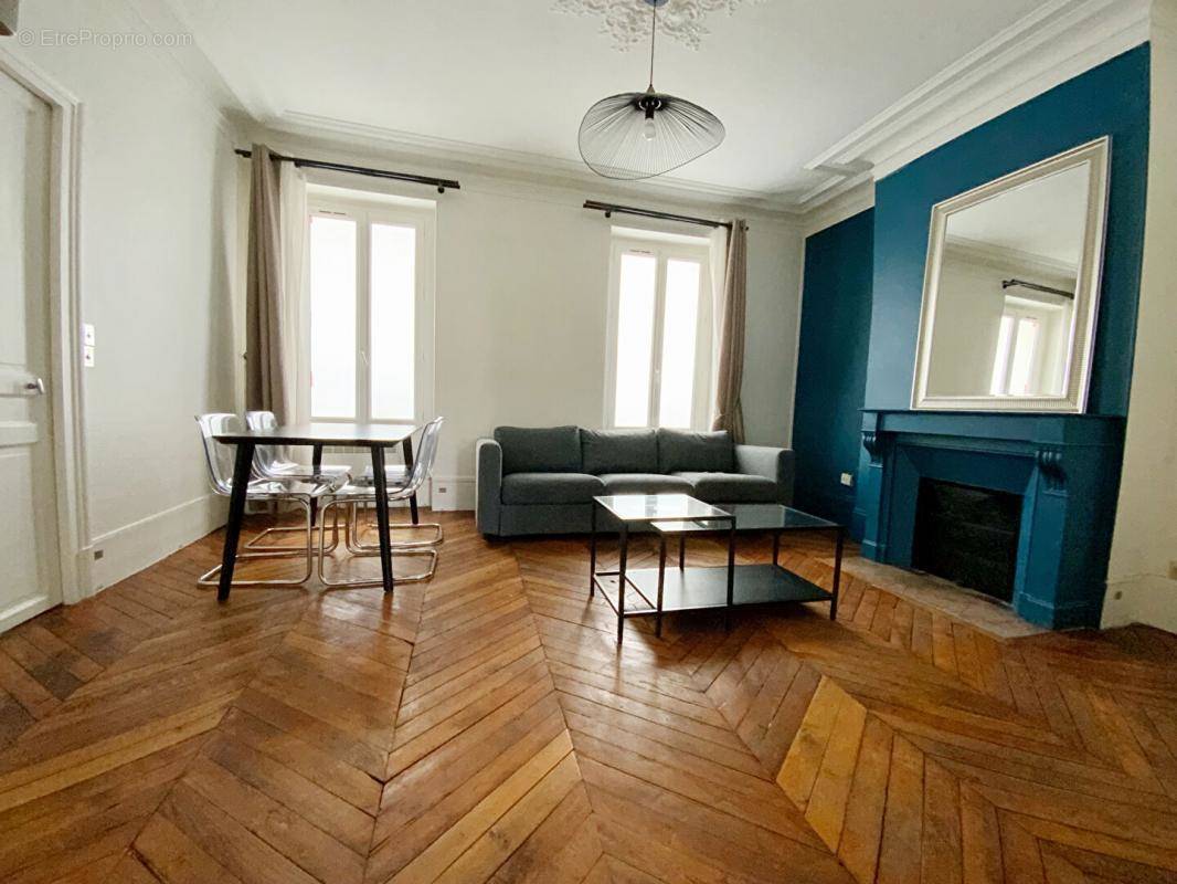 Appartement à LEVALLOIS-PERRET