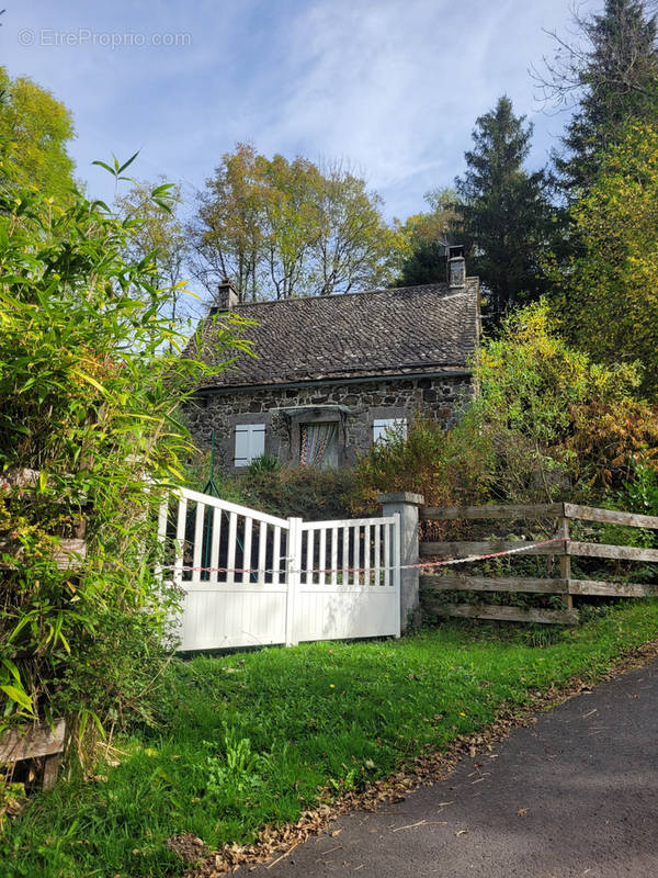 Maison à LA TOUR-D&#039;AUVERGNE