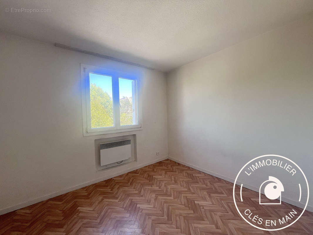 Chambre 1 - Appartement à FREJUS