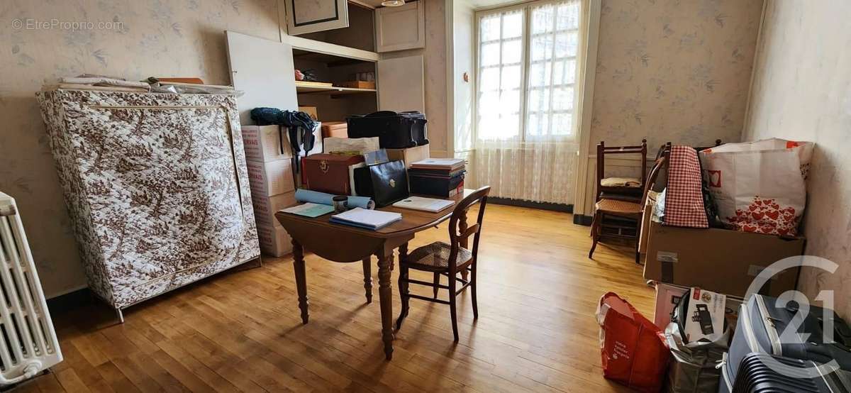 Appartement à VIC-SUR-CERE