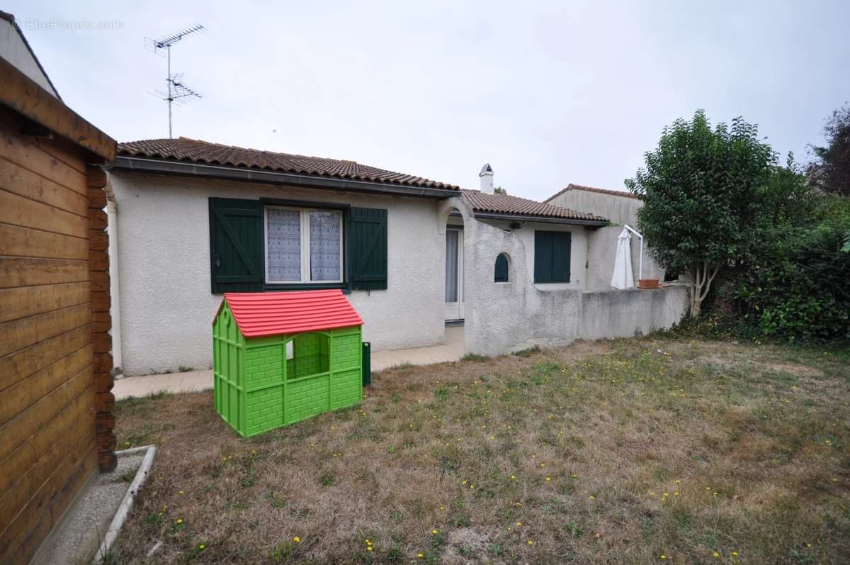 Maison à BEAUZELLE