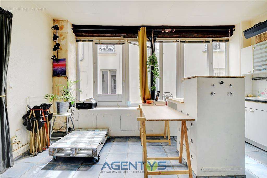 Appartement à PARIS-11E