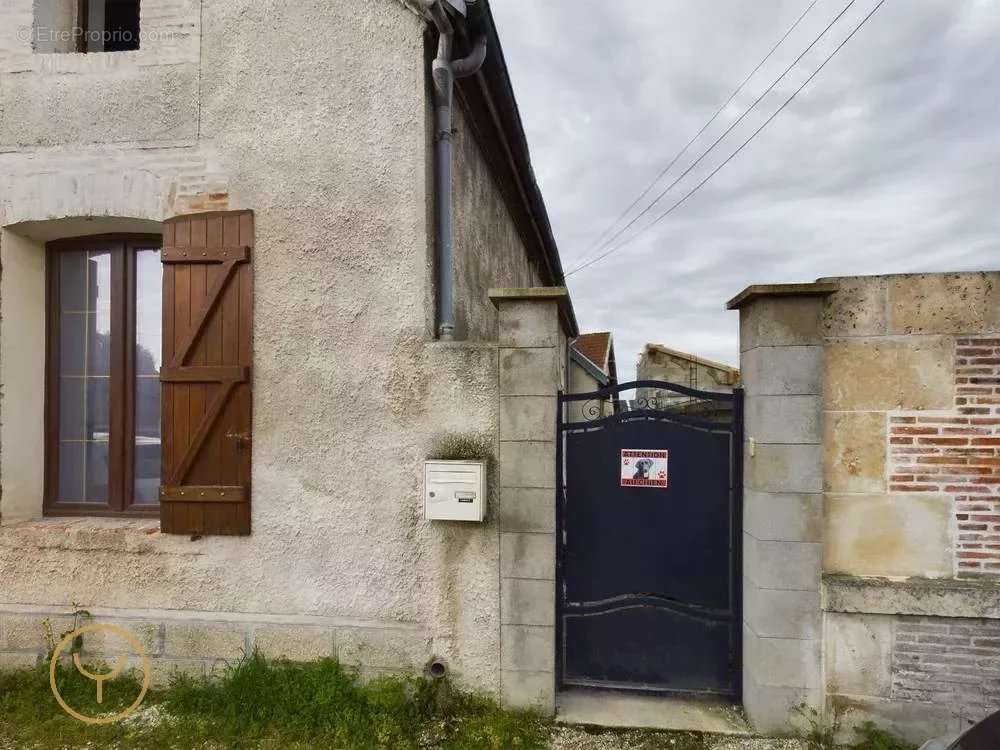 Appartement à MAIZIERES-LA-GRANDE-PAROISSE