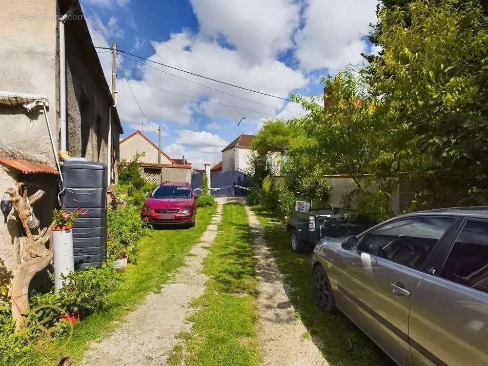 Appartement à MAIZIERES-LA-GRANDE-PAROISSE