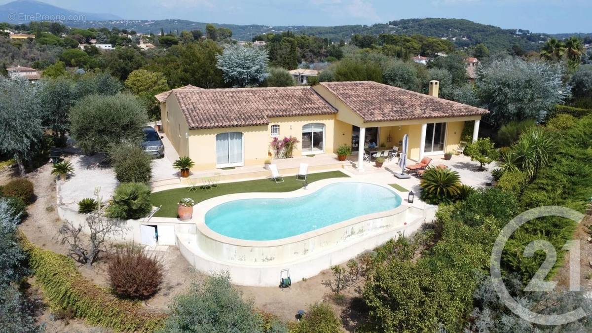 Maison à LA ROQUETTE-SUR-SIAGNE