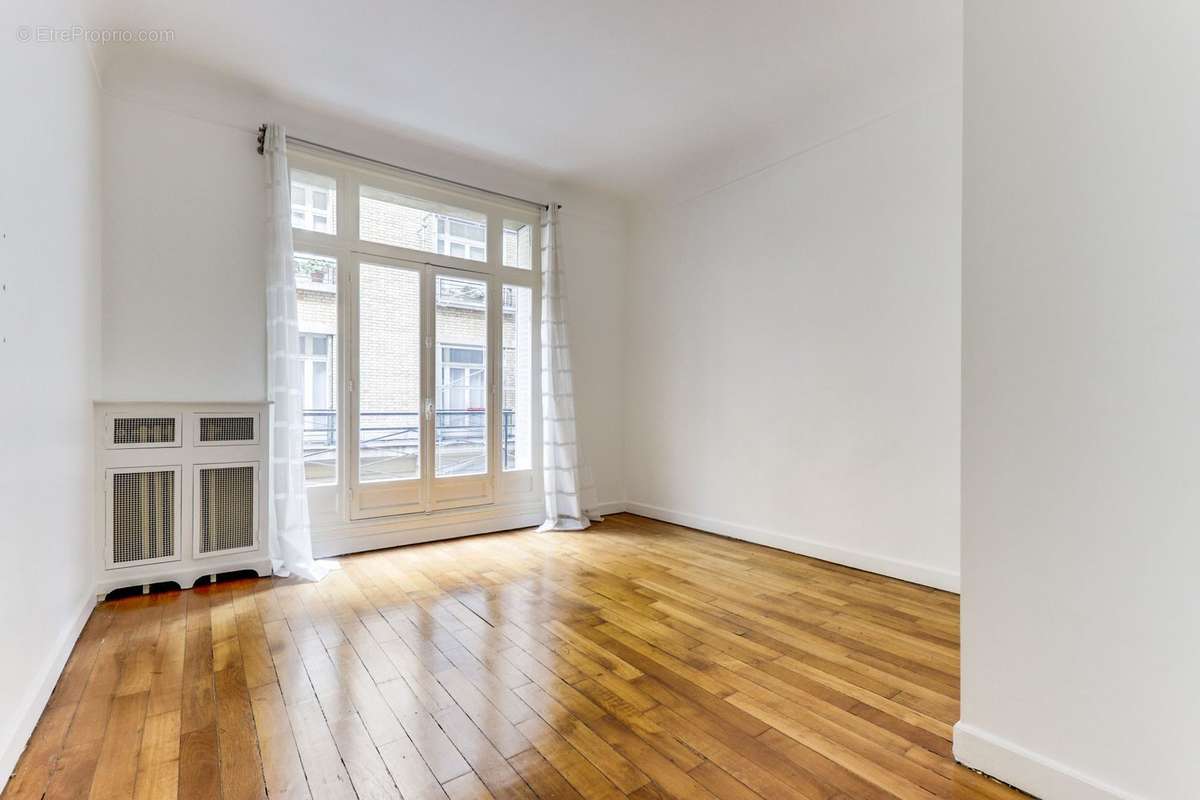 Appartement à PARIS-8E