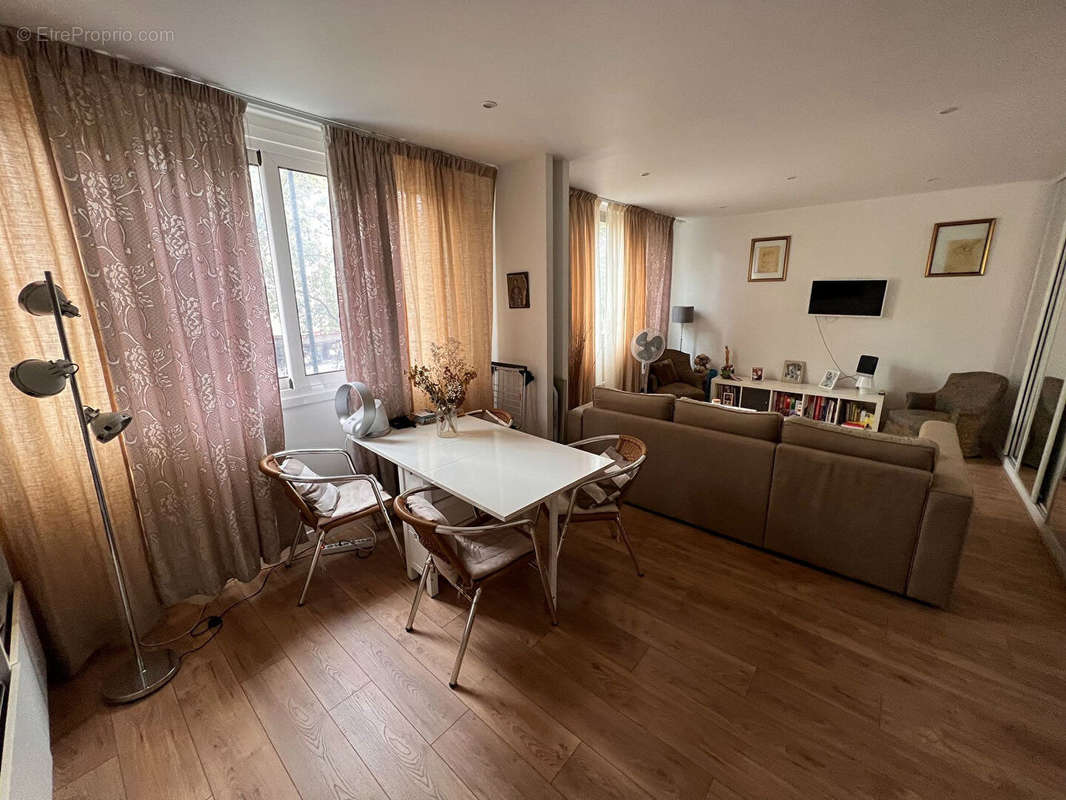 Appartement à PARIS-18E