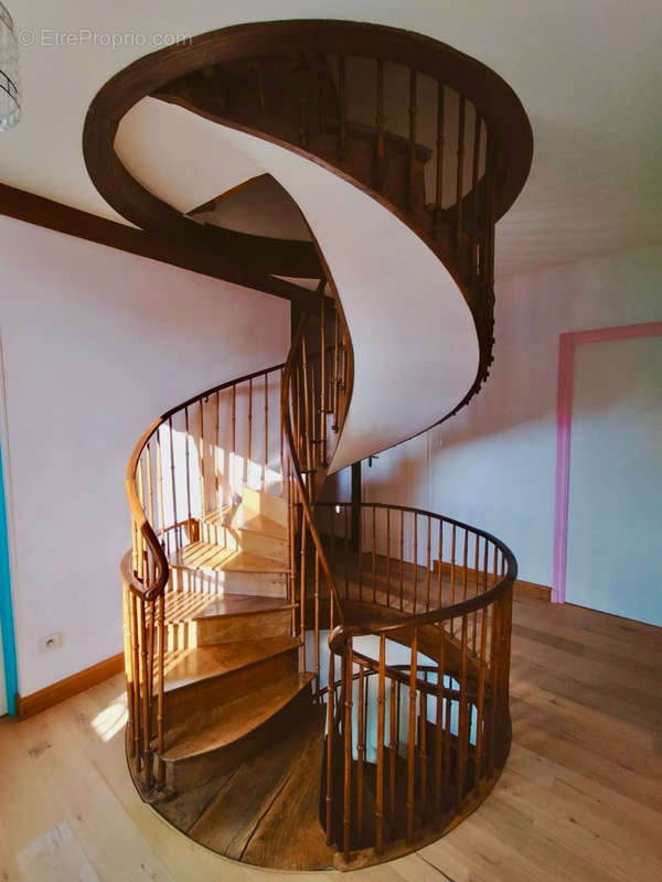 Escalier colimaçon - Maison à LA FERTE-BERNARD