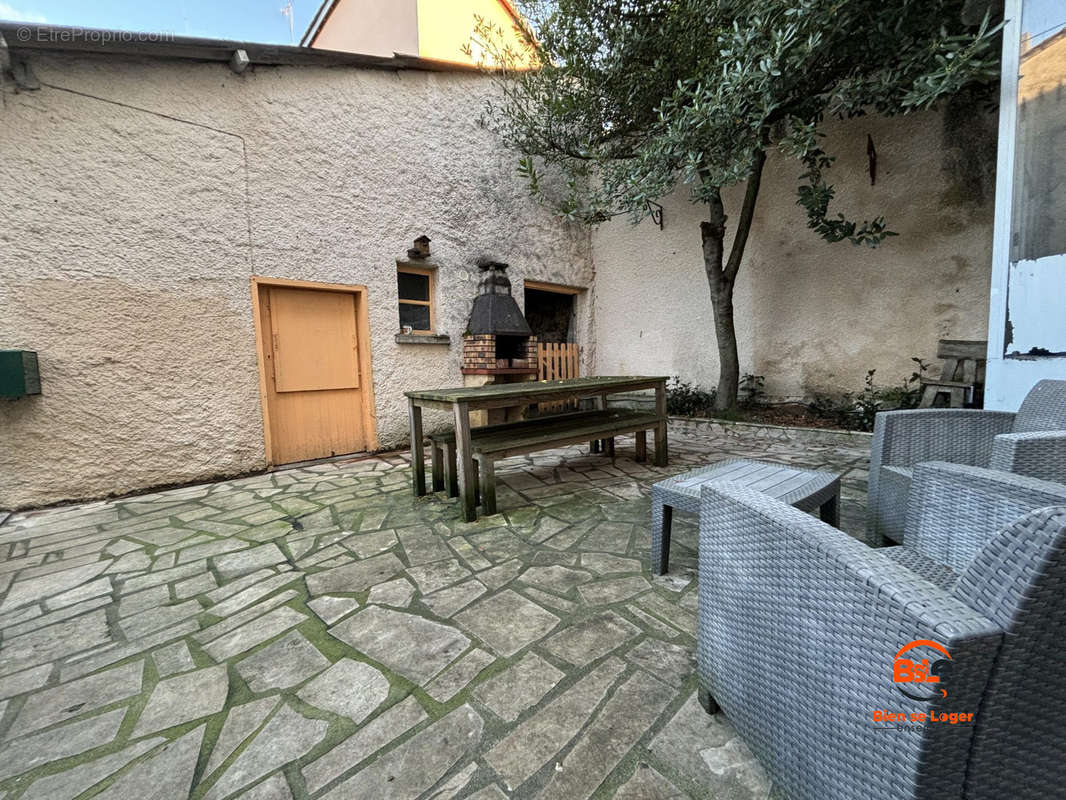 MAISON DE BOURG 3 CHAMBRES BUREAU TERRASSE AGENCE BSLE  - Maison à PONT-DU-CHATEAU