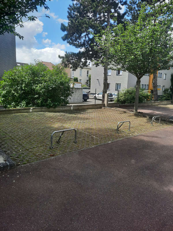 Parking à SARTROUVILLE