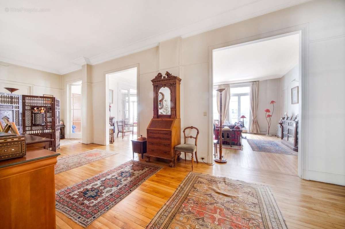 Appartement à PARIS-8E