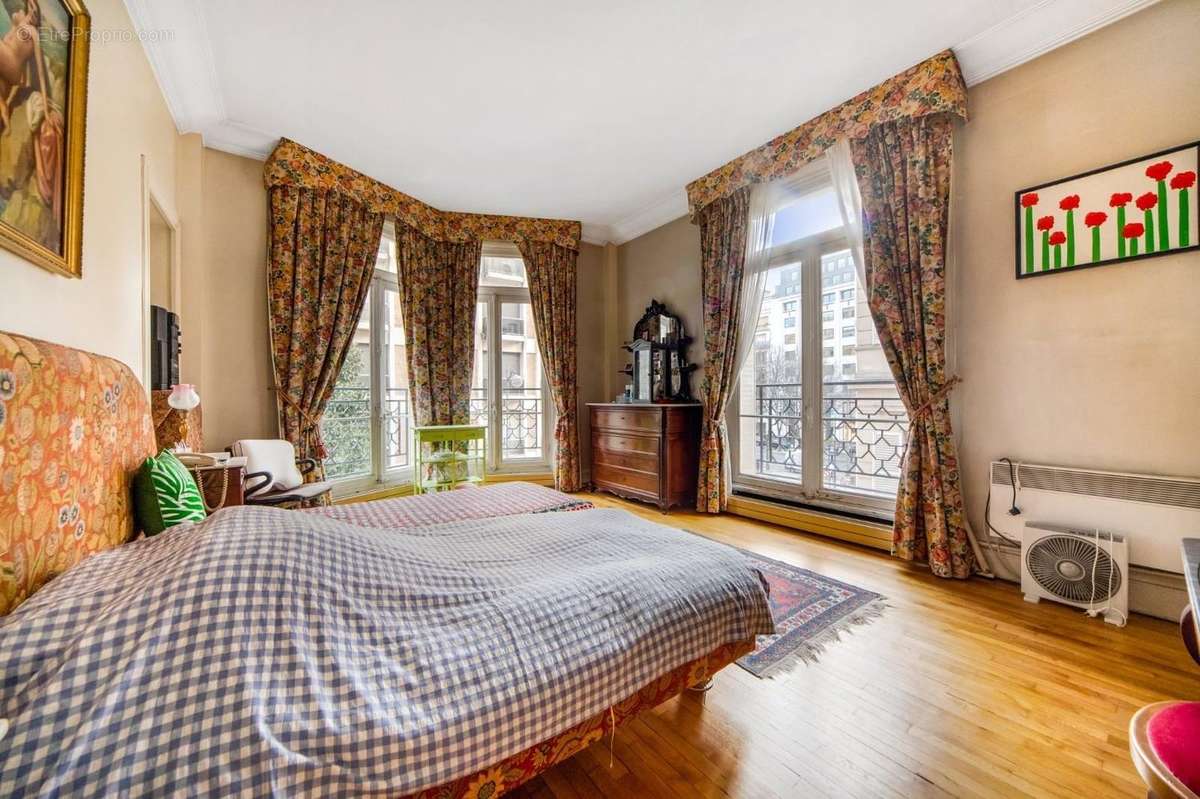 Appartement à PARIS-8E