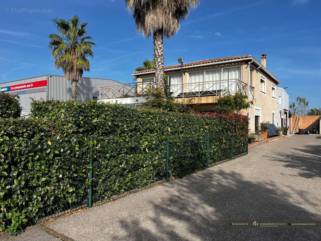 Appartement à CHATEAUNEUF-LES-MARTIGUES