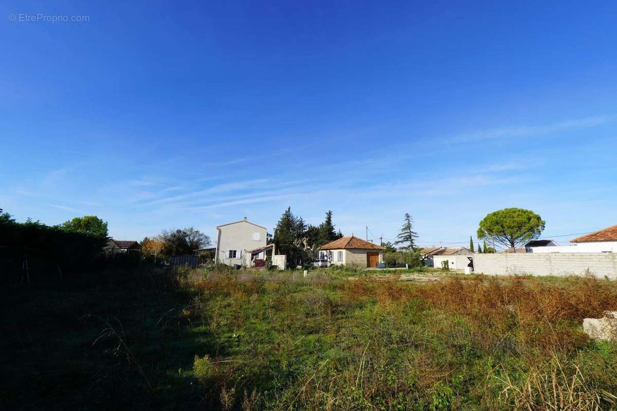 Terrain à MONTEUX