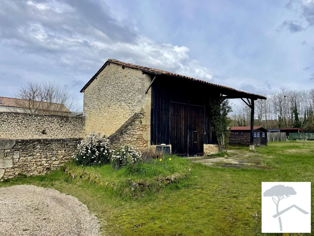 Grange à étage et auvent - Maison à NOAILLAN