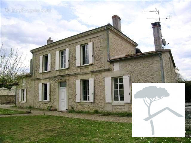 Maison à NOAILLAN