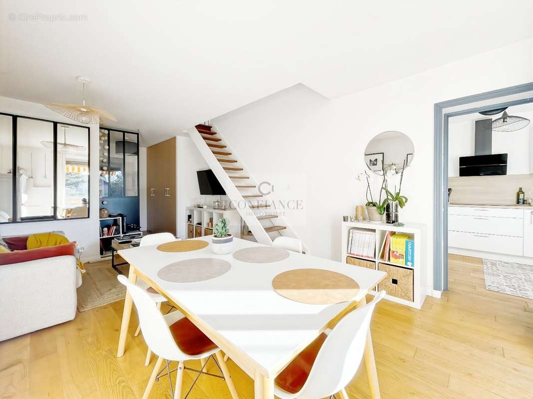 Appartement à SAINT-LAURENT-DU-VAR