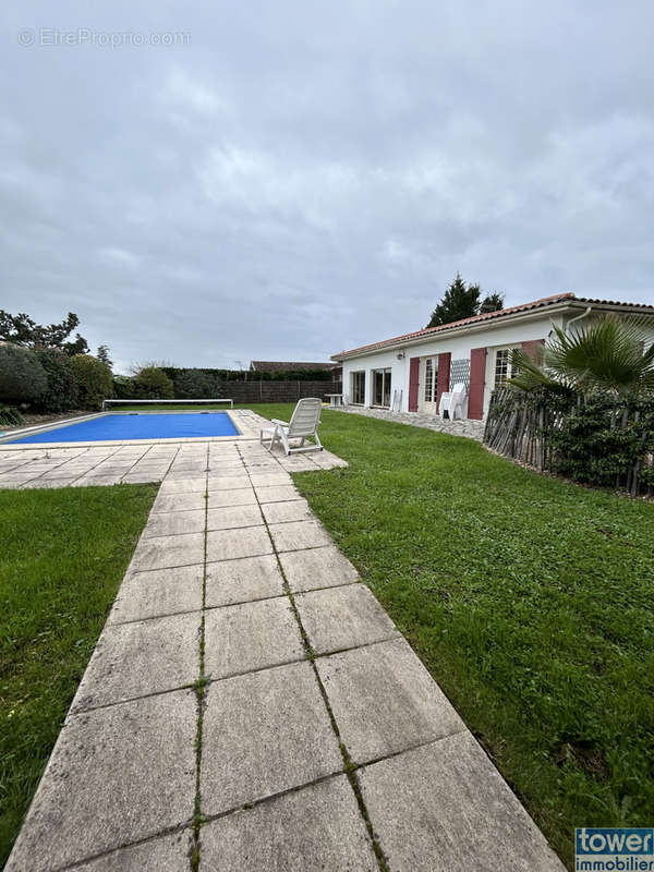 Maison à LA LANDE-DE-FRONSAC