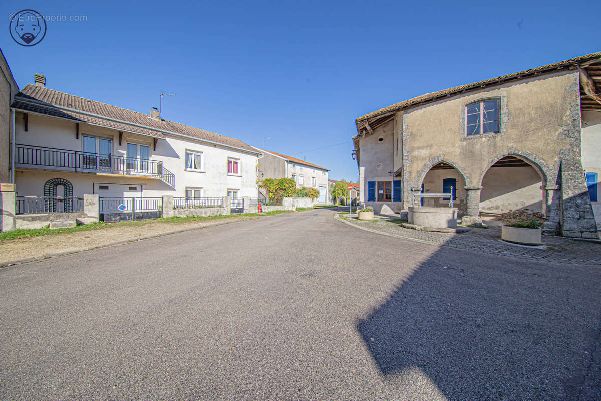 Maison à VIGNEULLES-LES-HATTONCHATEL