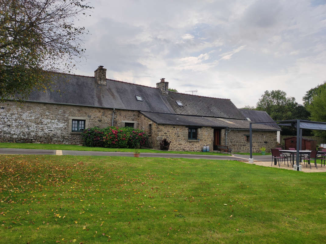 Maison à LANRODEC