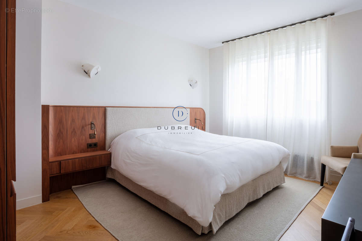 Appartement à NEUILLY-SUR-SEINE