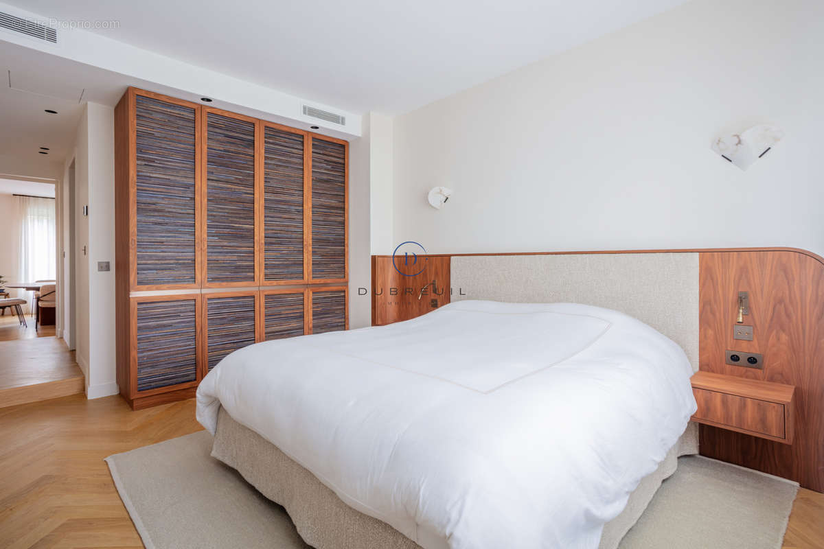 Appartement à NEUILLY-SUR-SEINE