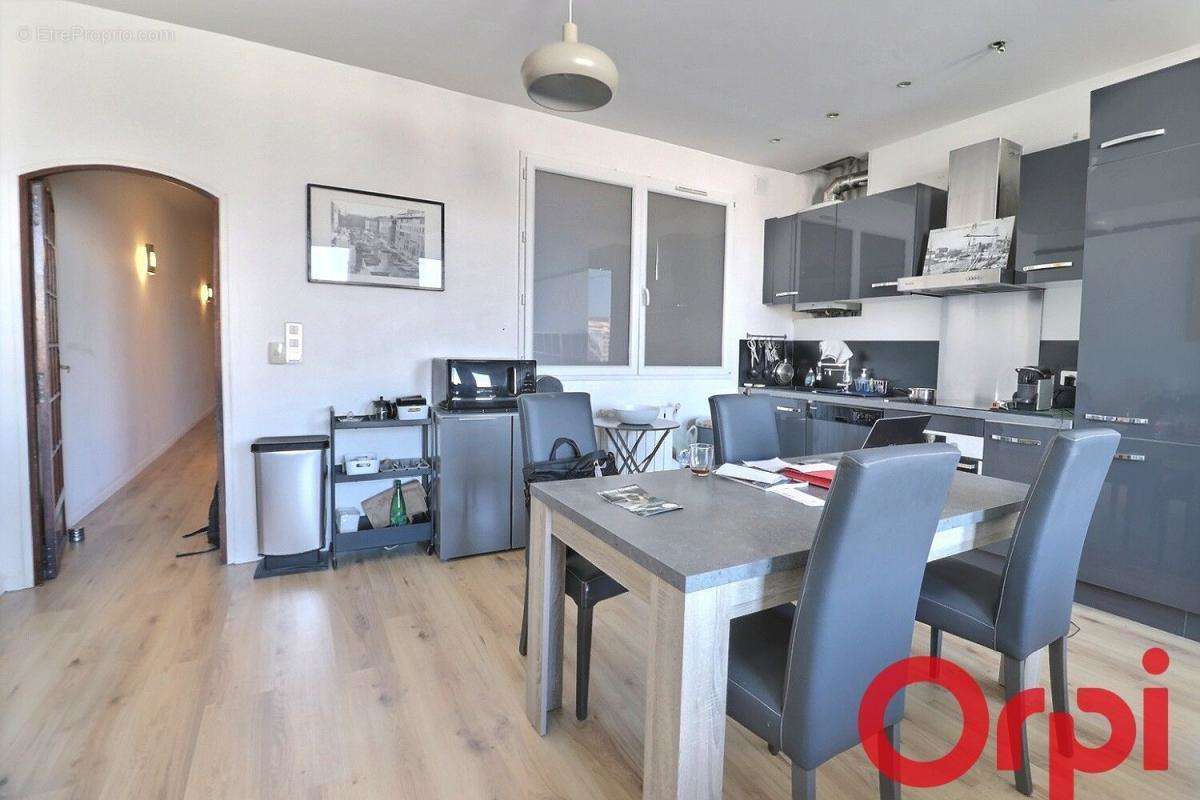 Appartement à MARSEILLE-7E