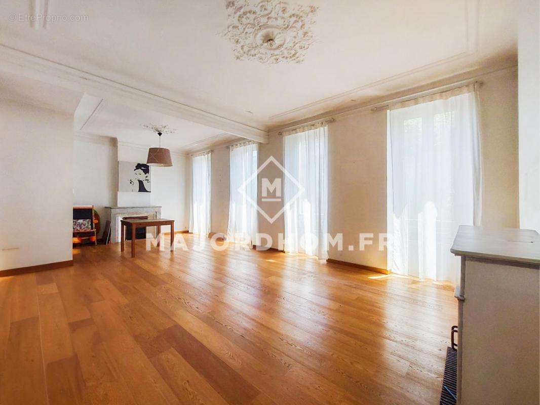 Appartement à MARSEILLE-6E