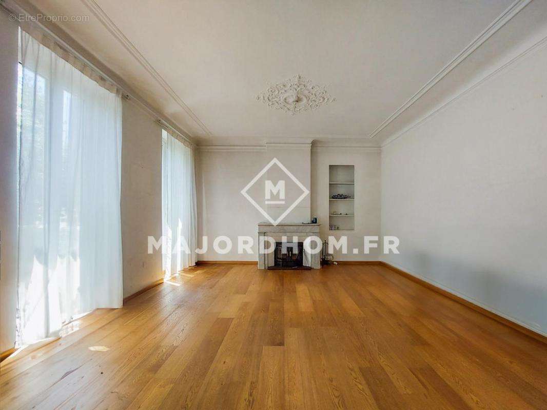 Appartement à MARSEILLE-6E