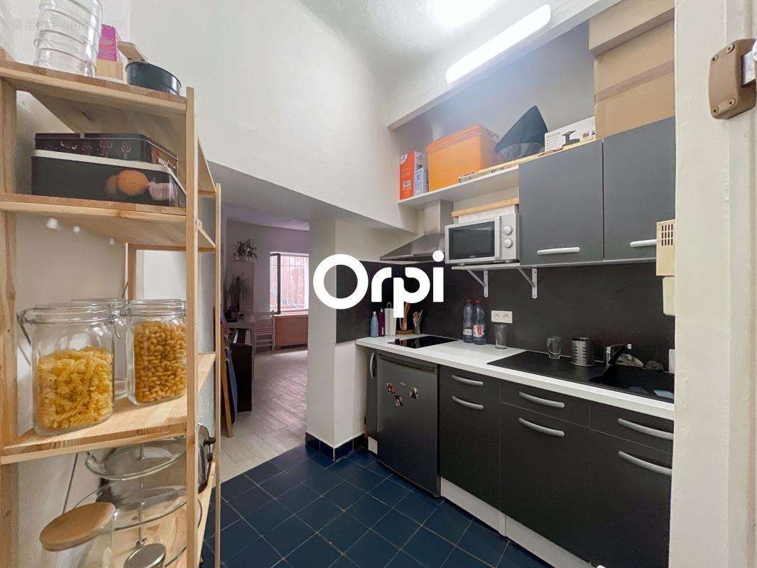 Appartement à CEYRESTE