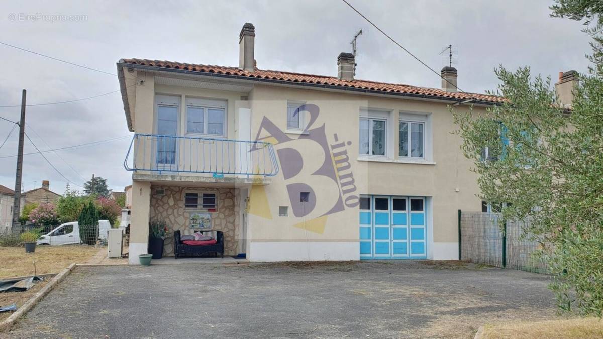 Maison à RUELLE-SUR-TOUVRE