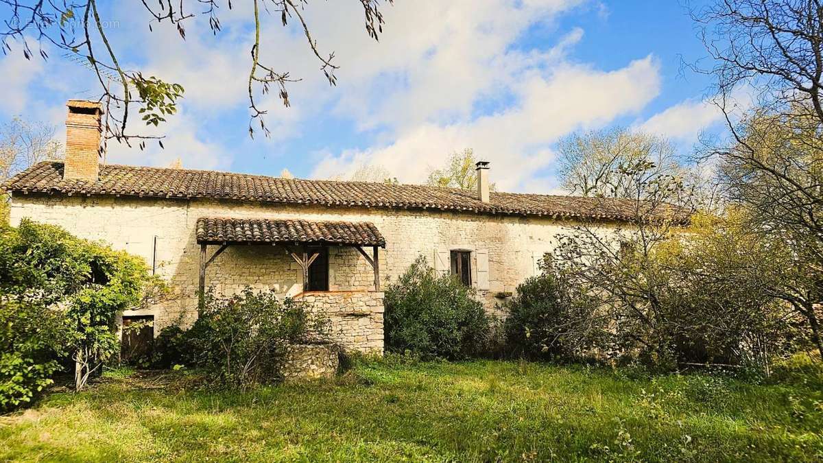 Maison à PUYLAROQUE