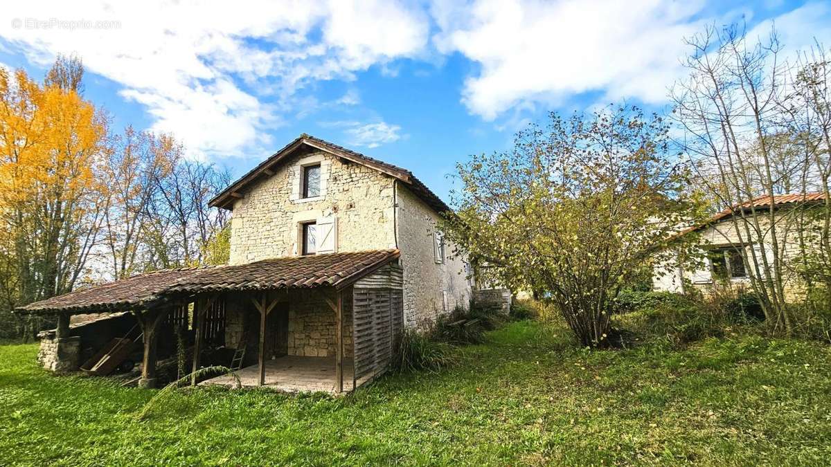 Maison à PUYLAROQUE