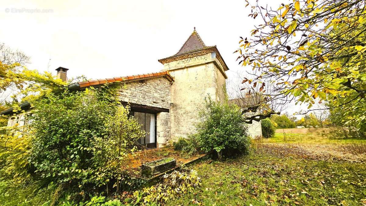 Maison à PUYLAROQUE