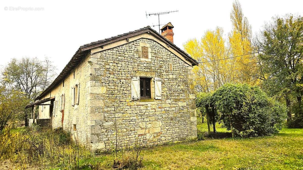 Maison à PUYLAROQUE